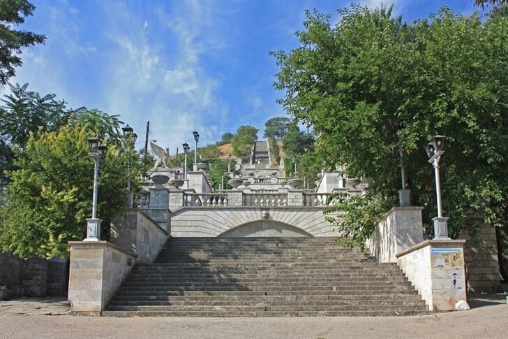 Большая Митридатская лестница в Керчи